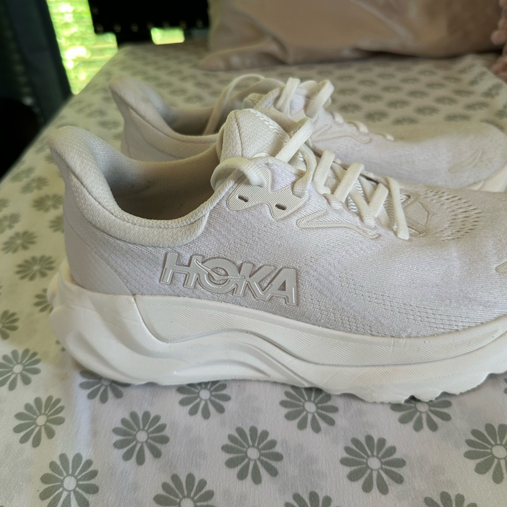 Hoka Arahi 8